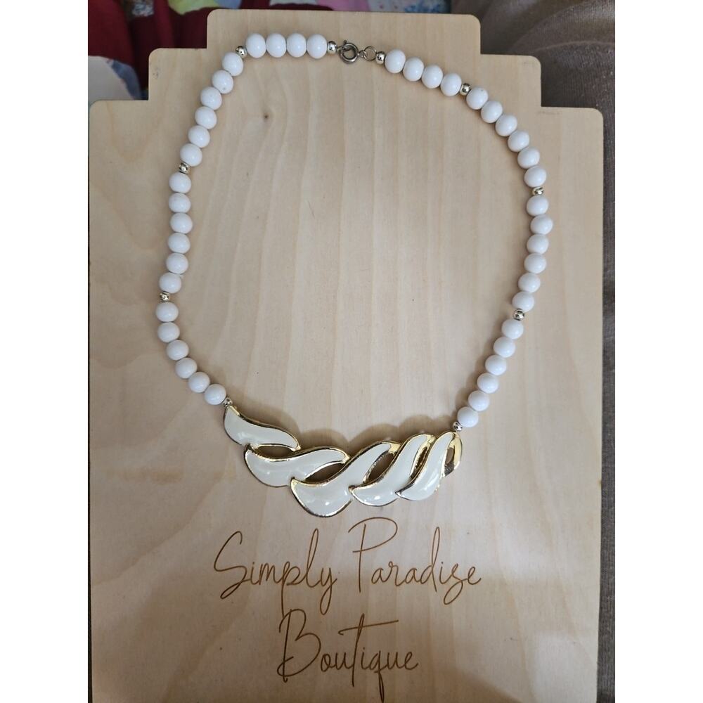 Vintage White and Gold tone beads Collar Choker 17" necklace